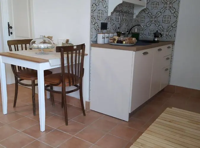 Melania Oda ve Kahvaltı