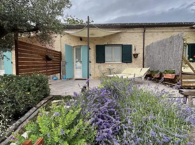 Melania Oda ve Kahvaltı 4*